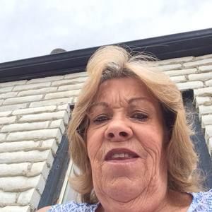 Meet your Posher, Debbie